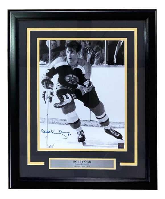Bobby Orr Signed Framed 11x14 Boston Bruins B&W Photo GNR
