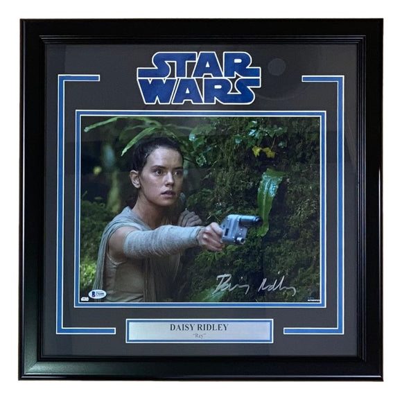 Daisy Ridley Signed Framed 11x14 Star Wars The Force Awakens Gun Photo BAS