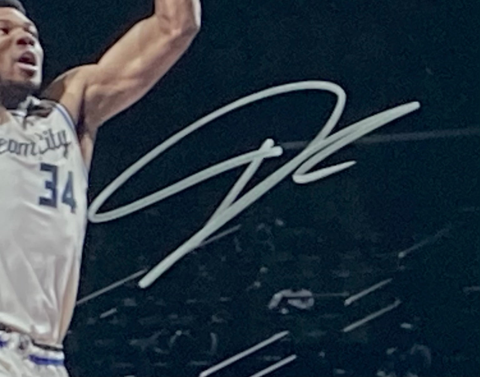RSA Giannis Antetokounmpo Autographed Green Milwaukee Basketball Jersey (JSA)