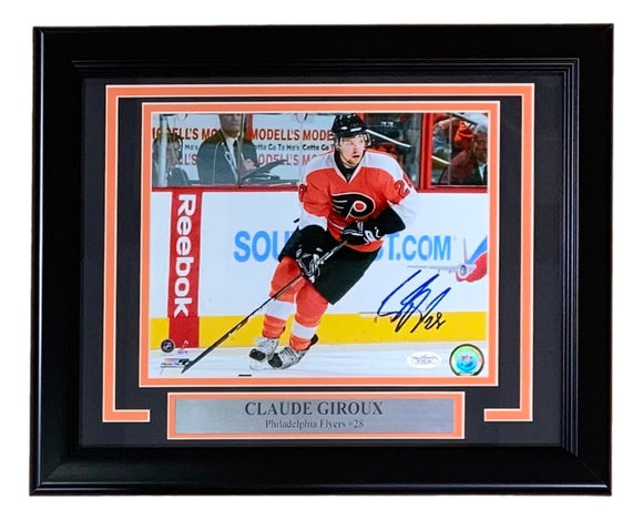 Claude Giroux Signed Framed 8x10 Philadelphia Flyers Photo JSA Hologram