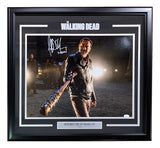 Jeffrey Dean Morgan Signed Framed 16x20 The Walking Dead Point Photo Negan JSA