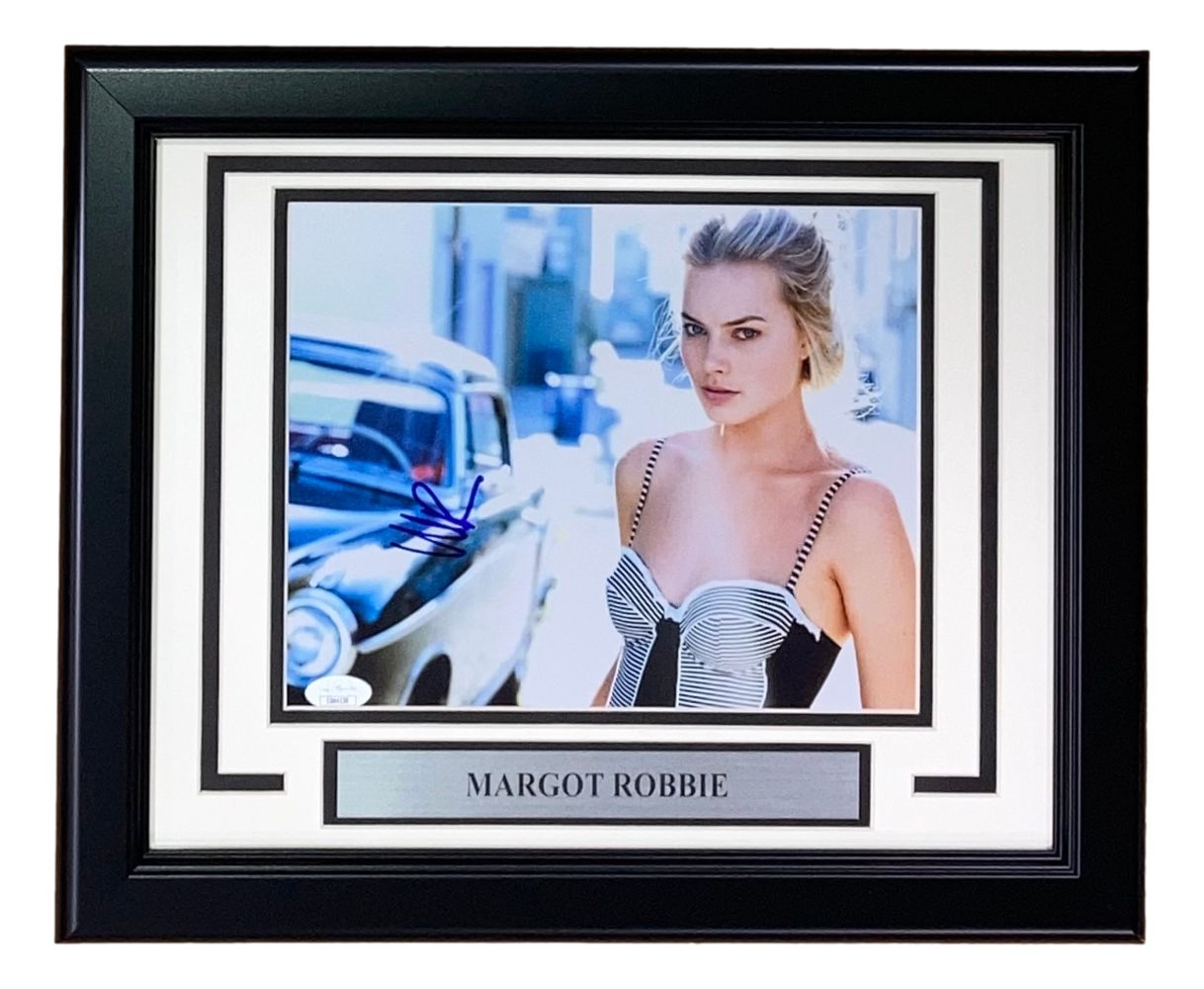 Margot Robbie Signed Framed 8x10 Photo JSA - Sports Integrity Margot Robbie Signed Framed 8x10 Photo JSA - Sports Integrity