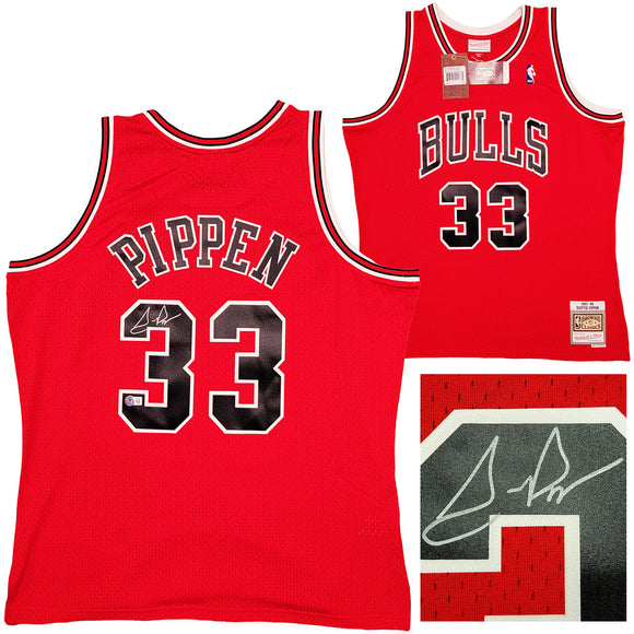 Scottie Pippen Signed Chicago Bulls M&N 1997-98 Hardwood Classics Jersey BAS Sports Integrity