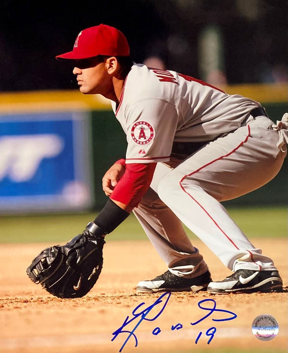 Kendrys Morales Signed 8x10 Los Angeles Angels Fielding Photo SI