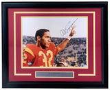 Sports Integrity’s OJ Simpson Signed Framed 11x14 USC Trojans Photo BAS features a football player in a red and yellow #32 jersey raising his right hand, set in a red/gold mat with a name plaque.